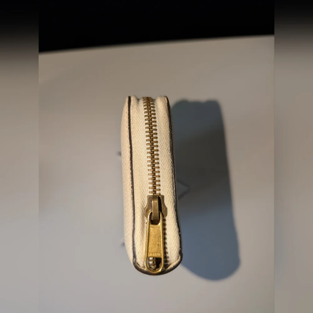 Vintage Gucci Cream Leather Zip Wallet with Interlocking GG - Picture 6 of 11